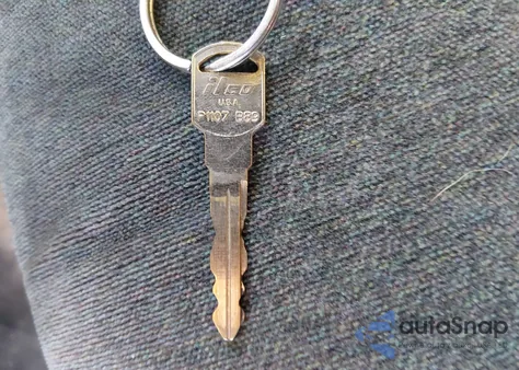 1998 Chevrolet Blazer из США, поврежденный, VIN 1GNDT13W9W2280259